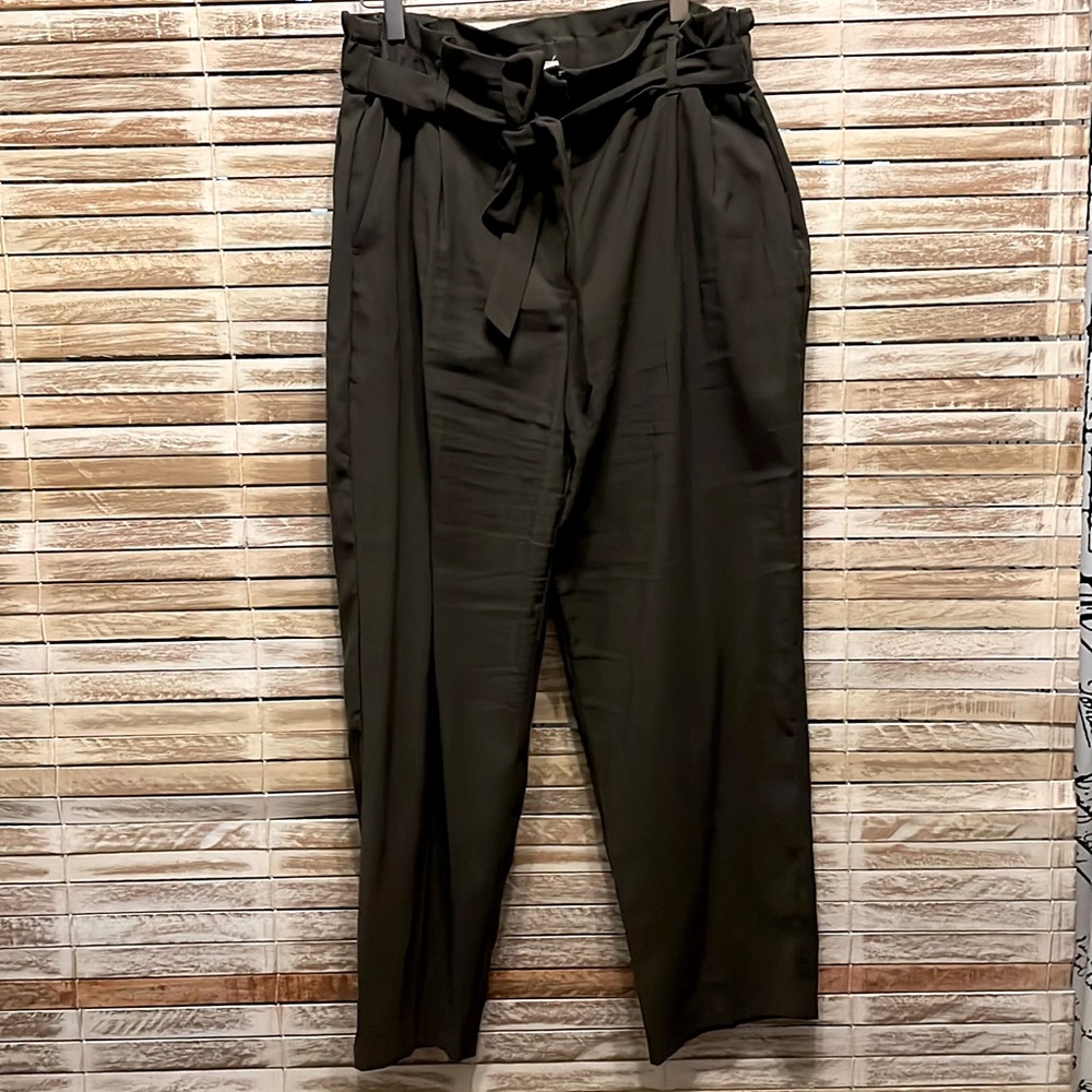 Paper bag trousers olive